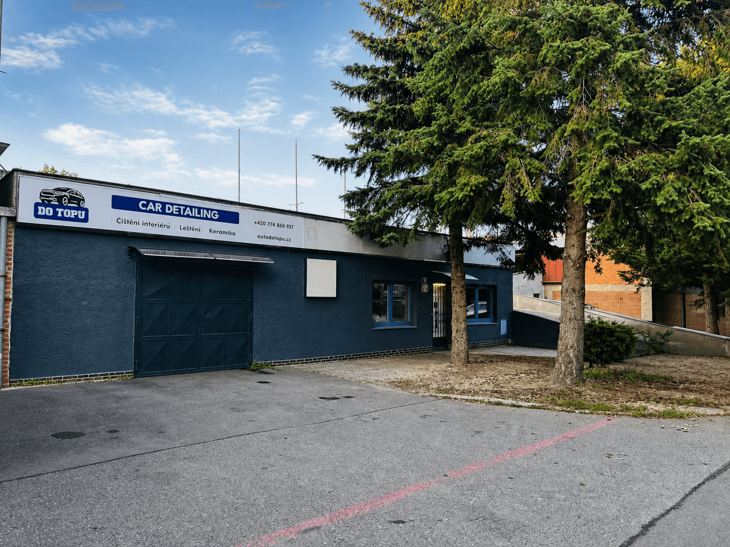 Budova autoservisu v Praze 6